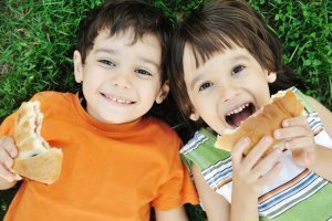 bambini che non mangiano